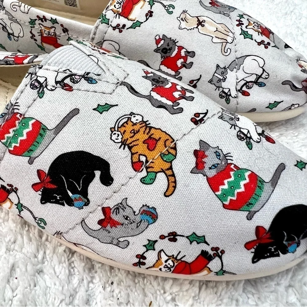 NEW TOMS Women’s Belmont Holiday Cats Print Light Grey Flats Shoes Size 7.5